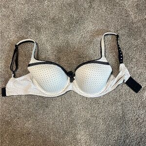 Victoria’s Secret Body Demi Buste Bra 32DDD/32F